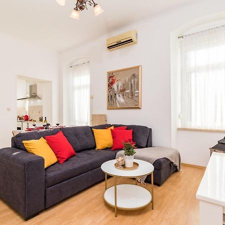 Apartman Lussi Pula Buitenkant foto