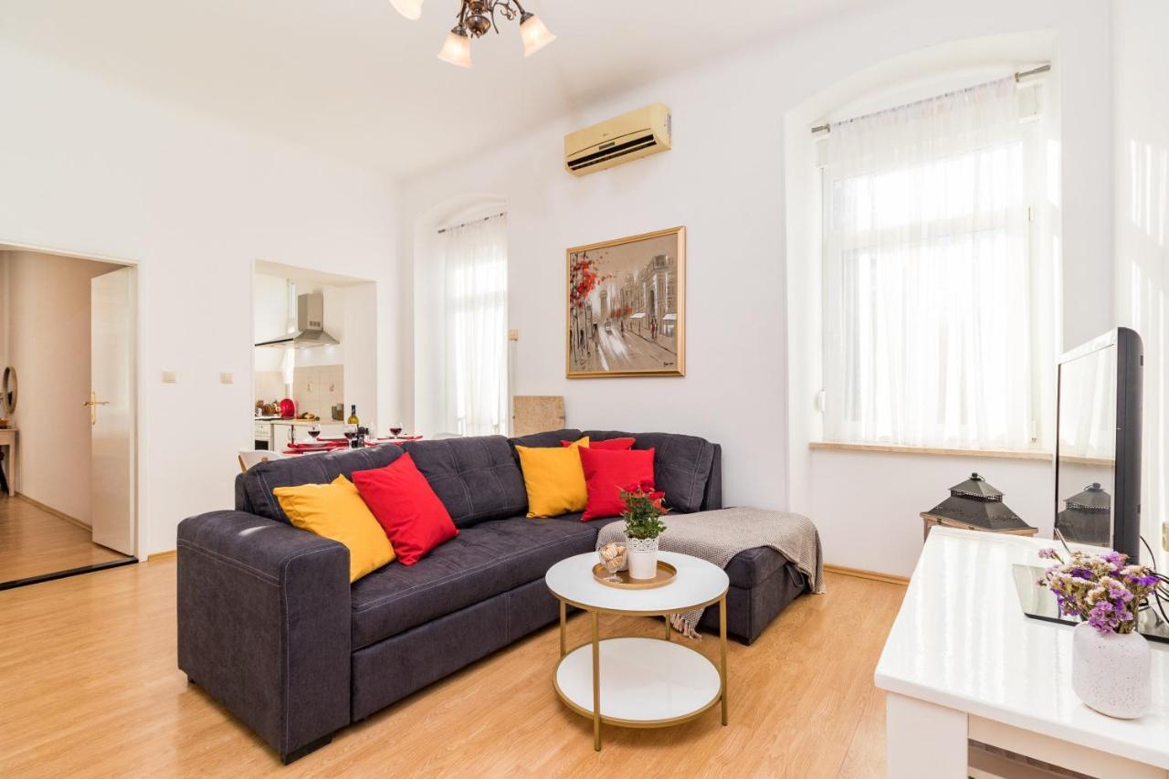 Apartman Lussi Pula Buitenkant foto