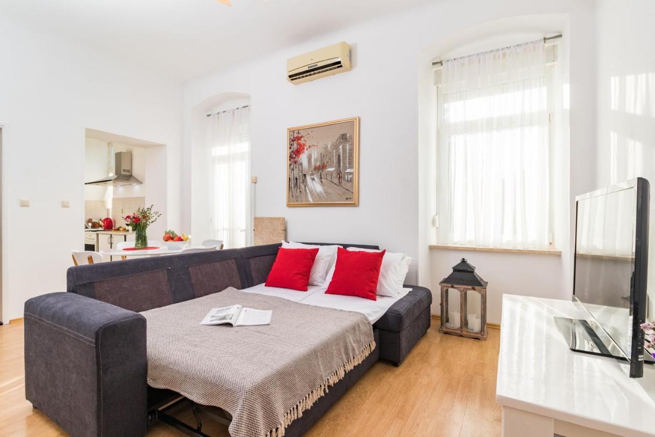Apartman Lussi Pula Buitenkant foto