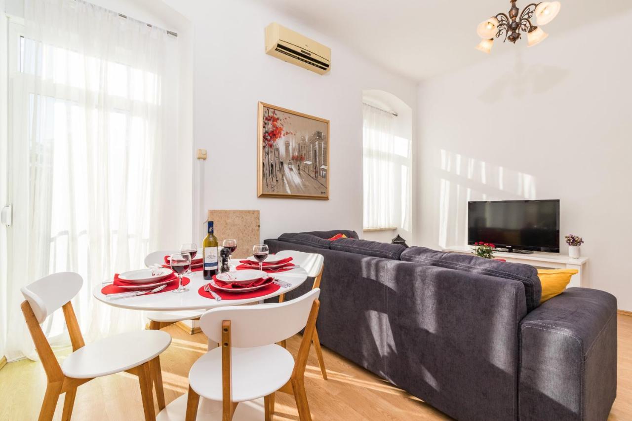 Apartman Lussi Pula Buitenkant foto