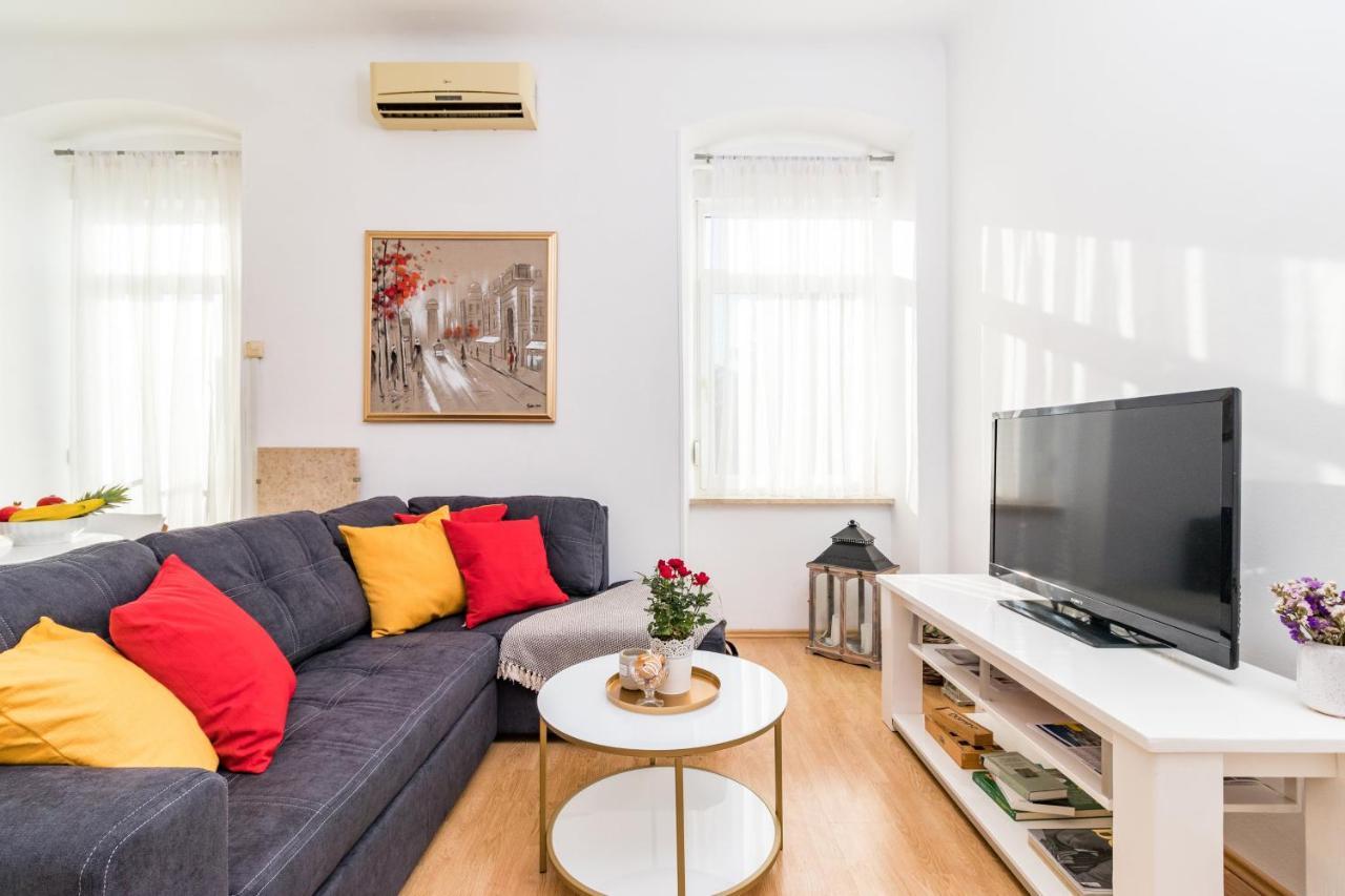 Apartman Lussi Pula Buitenkant foto