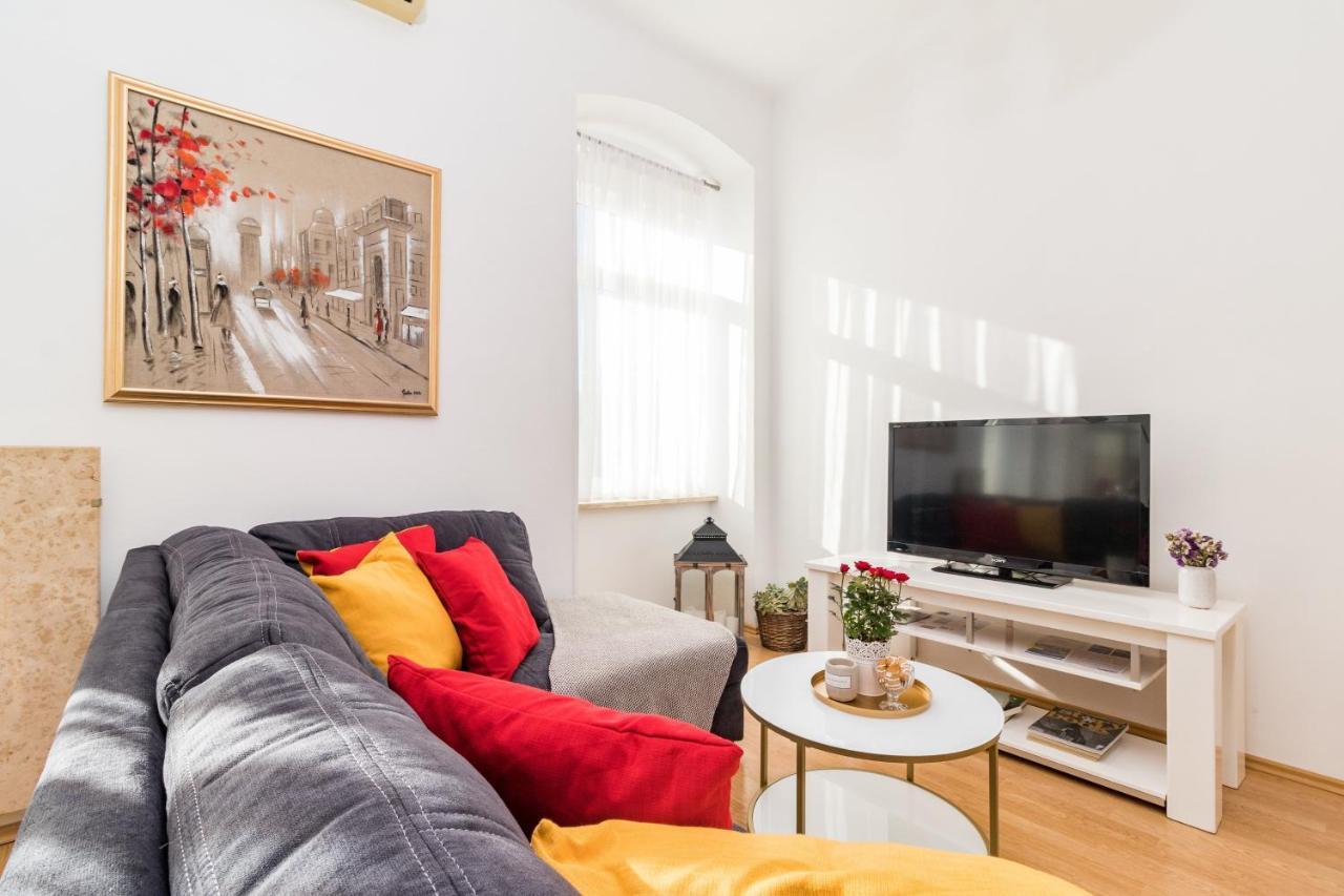 Apartman Lussi Pula Buitenkant foto