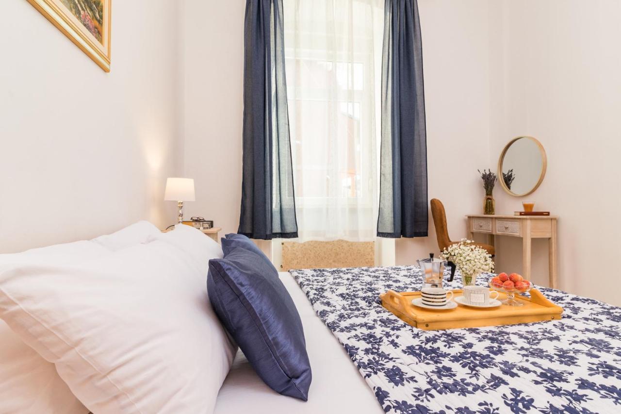 Apartman Lussi Pula Buitenkant foto