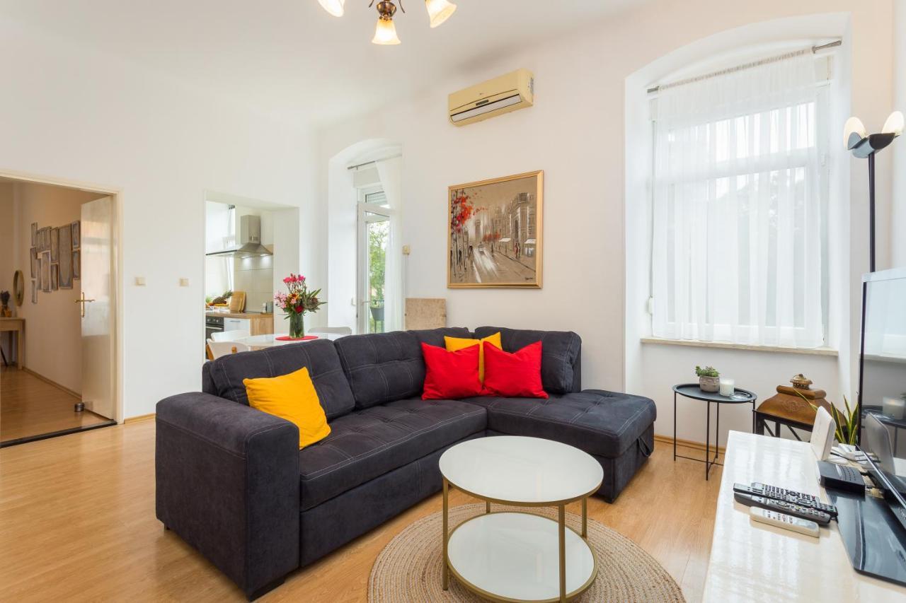 Apartman Lussi Pula Buitenkant foto